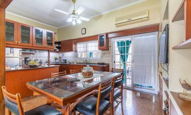 Casa Venta 3amb 2dorm comedor diario, cochera, baño, toilette, Lavadero, Parrilla, Terraza y Patio