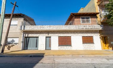 Casa Venta 3amb 2dorm comedor diario, cochera, baño, toilette, Lavadero, Parrilla, Terraza y Patio
