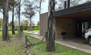 Casa de 1 dormitorio y comodín Pileta Cochera Entorno Único Facilidades