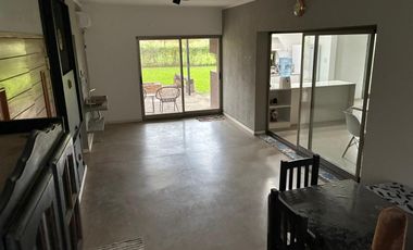 Casa de 1 dormitorio y comodín Pileta Cochera Entorno Único Facilidades