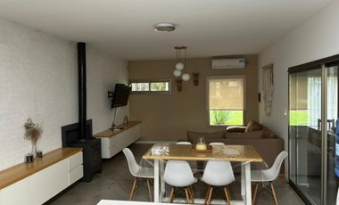 Casa de 1 dormitorio y comodín Pileta Cochera Entorno Único Facilidades