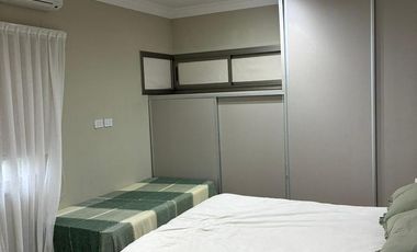 Casa de 1 dormitorio y comodín Pileta Cochera Entorno Único Facilidades
