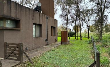 Casa de 1 dormitorio y comodín Pileta Cochera Entorno Único Facilidades