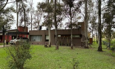 Casa de 1 dormitorio y comodín Pileta Cochera Entorno Único Facilidades