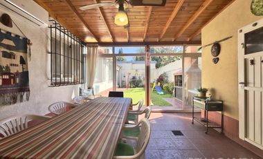 CASA VENTA VICENTE LÓPEZ 5 AMBIENTES JARDÍN COCHERA