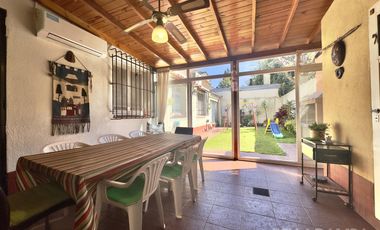 CASA VENTA VICENTE LÓPEZ 5 AMBIENTES JARDÍN COCHERA