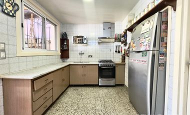 CASA VENTA VICENTE LÓPEZ 5 AMBIENTES JARDÍN COCHERA