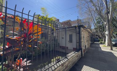 CASA VENTA VICENTE LÓPEZ 5 AMBIENTES JARDÍN COCHERA