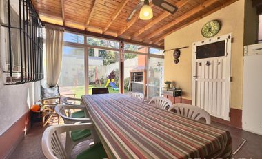 CASA VENTA VICENTE LÓPEZ 5 AMBIENTES JARDÍN COCHERA