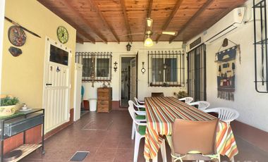 CASA VENTA VICENTE LÓPEZ 5 AMBIENTES JARDÍN COCHERA
