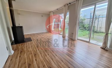 Casa en Arriendo en Avda las Encinas