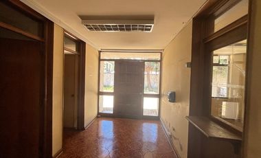 SE ARRIENDA OFICINA/ CLINICA / LOCAL EN 1 Ote 1565