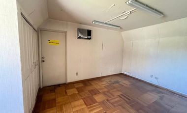 SE ARRIENDA OFICINA/ CLINICA / LOCAL EN 1 Ote 1565