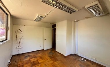 SE ARRIENDA OFICINA/ CLINICA / LOCAL EN 1 Ote 1565