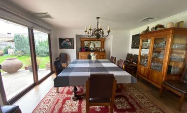 SE VENDE EXCLUSIVA CASA CENTRAL EN CURICO, 400 M2