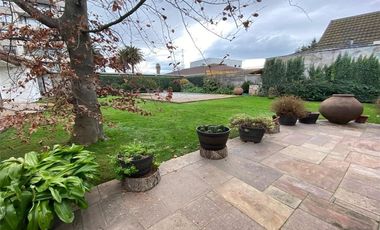 SE VENDE EXCLUSIVA CASA CENTRAL EN CURICO, 400 M2