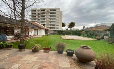 SE VENDE EXCLUSIVA CASA CENTRAL EN CURICO, 400 M2