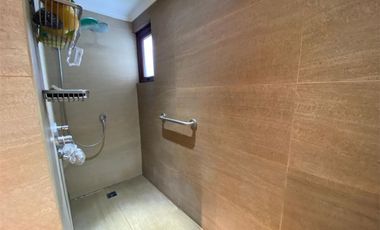 SE VENDE EXCLUSIVA CASA CENTRAL EN CURICO, 400 M2