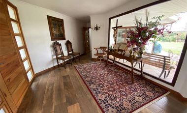 SE VENDE EXCLUSIVA CASA CENTRAL EN CURICO, 400 M2