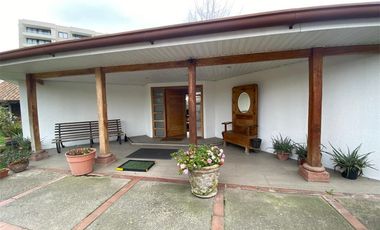 SE VENDE EXCLUSIVA CASA CENTRAL EN CURICO, 400 M2