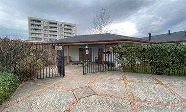 SE VENDE EXCLUSIVA CASA CENTRAL EN CURICO, 400 M2