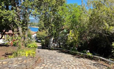 3 Casas con orilla Lago Colbún en 16.870 m2.