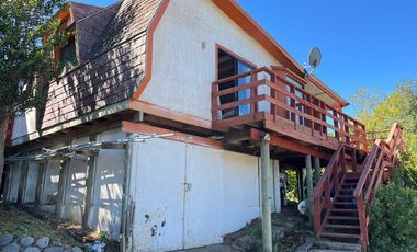 3 Casas con orilla Lago Colbún en 16.870 m2.