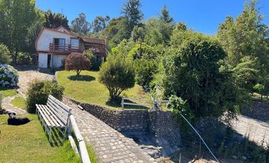 3 Casas con orilla Lago Colbún en 16.870 m2.