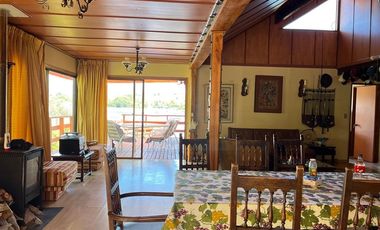 3 Casas con orilla Lago Colbún en 16.870 m2.
