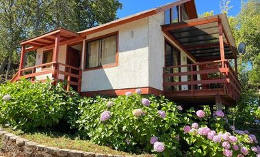 3 Casas con orilla Lago Colbún en 16.870 m2.