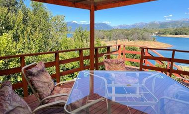 3 Casas con orilla Lago Colbún en 16.870 m2.