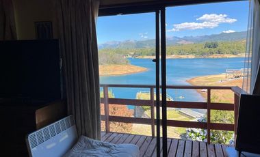 3 Casas con orilla Lago Colbún en 16.870 m2.