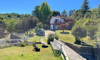 3 Casas con orilla Lago Colbún en 16.870 m2.
