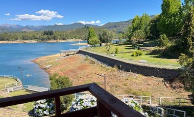 3 Casas con orilla Lago Colbún en 16.870 m2.