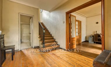 Casa con gran potencial y amplio terreno en Ñuñoa