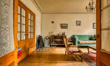 Casa con gran potencial y amplio terreno en Ñuñoa