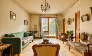 Casa con gran potencial y amplio terreno en Ñuñoa