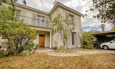 Casa con gran potencial y amplio terreno en Ñuñoa