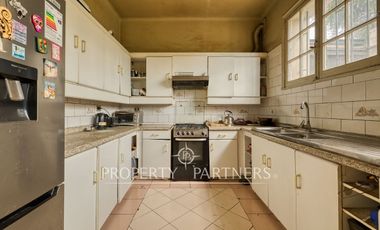 Casa con gran potencial y amplio terreno en Ñuñoa