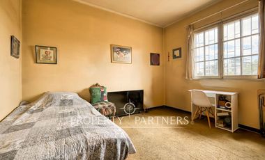 Casa con gran potencial y amplio terreno en Ñuñoa