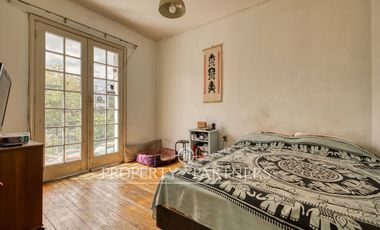Casa con gran potencial y amplio terreno en Ñuñoa