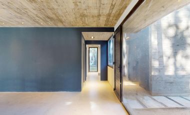 VENTA / Excelente casa estilo moderno sobre calle Leñatero