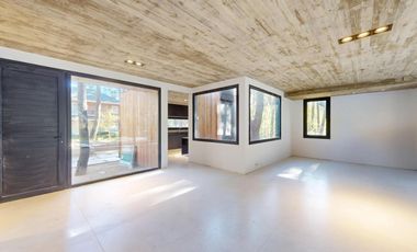 VENTA / Excelente casa estilo moderno sobre calle Leñatero