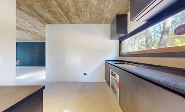 VENTA / Excelente casa estilo moderno sobre calle Leñatero