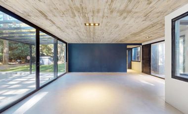 VENTA / Excelente casa estilo moderno sobre calle Leñatero