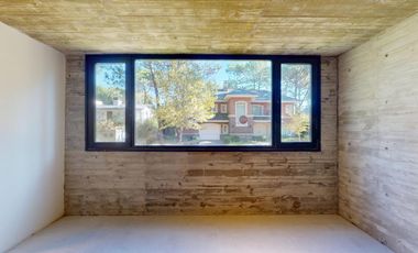 VENTA / Excelente casa estilo moderno sobre calle Leñatero