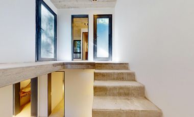 VENTA / Excelente casa estilo moderno sobre calle Leñatero