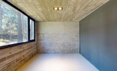 VENTA / Excelente casa estilo moderno sobre calle Leñatero