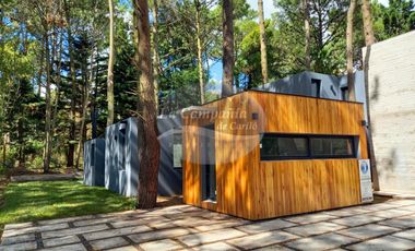 VENTA / Excelente casa estilo moderno sobre calle Leñatero