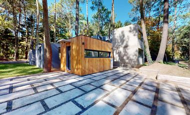 VENTA / Excelente casa estilo moderno sobre calle Leñatero